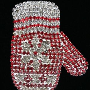 CHRISTMAS WINTER SNOWFLAKE MITTEN GLOVE BROOCH PIN